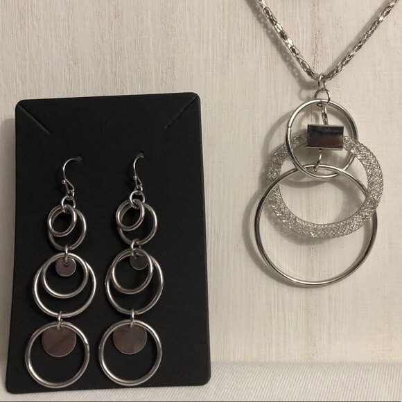 Silver Tone Circle Pendant Necklace & Earring Set - Picture 3 of 7